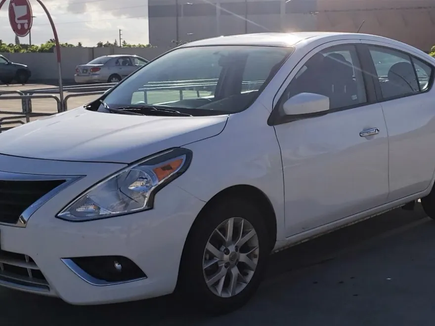 2018 Nissan Versa SV photo 1