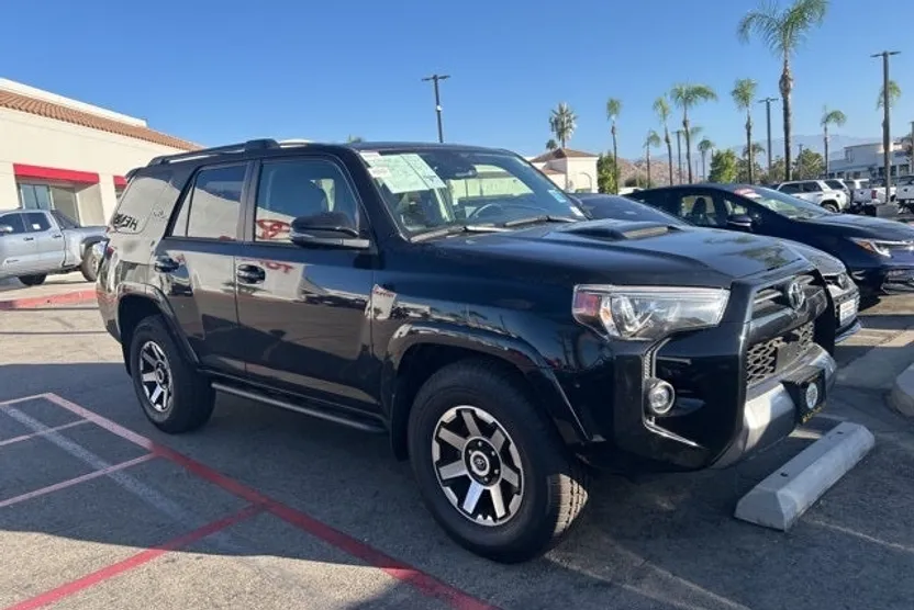 2023 Toyota 4Runner TRD Off-Road Premium photo 1