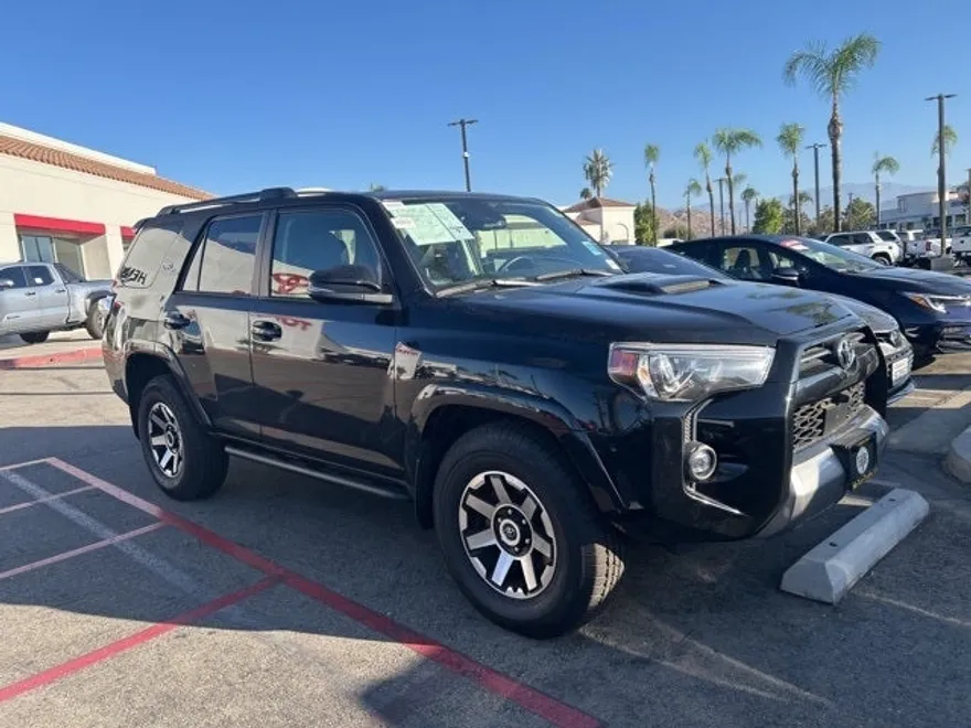 2023 Toyota 4Runner TRD Off-Road Premium photo 1