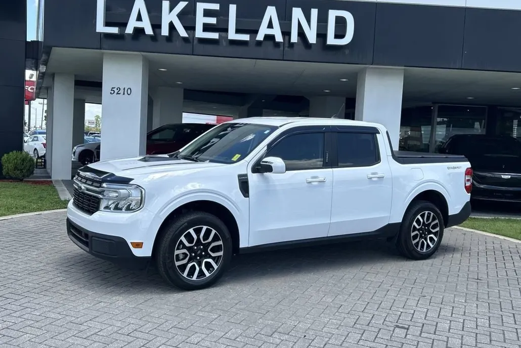 2022 Ford Maverick Lariat photo 1