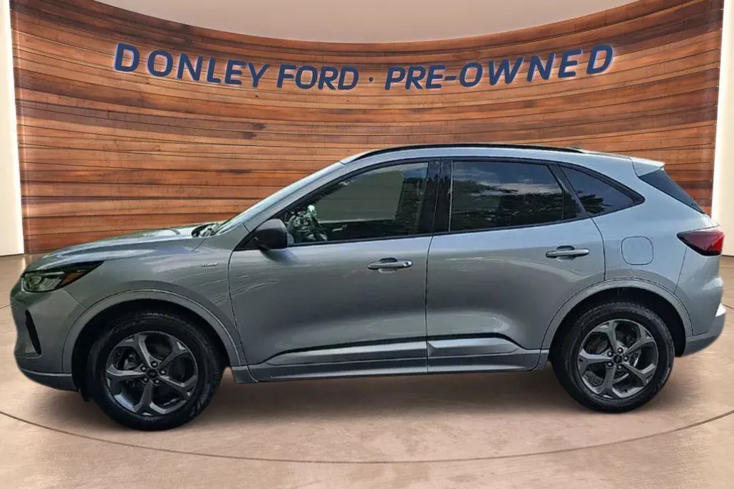 2023 Ford Escape ST-Line photo 1