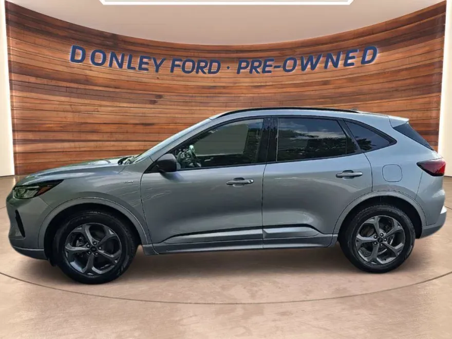 2023 Ford Escape ST-Line photo 1