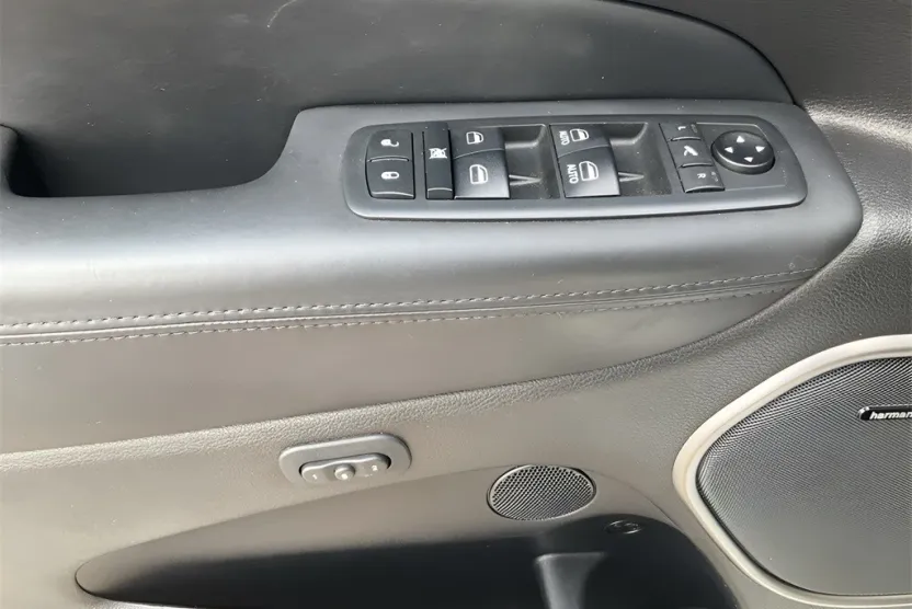 2019 Jeep Grand Cherokee Overland High Altitude photo 1