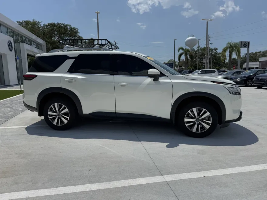 2024 Nissan Pathfinder SL photo 1