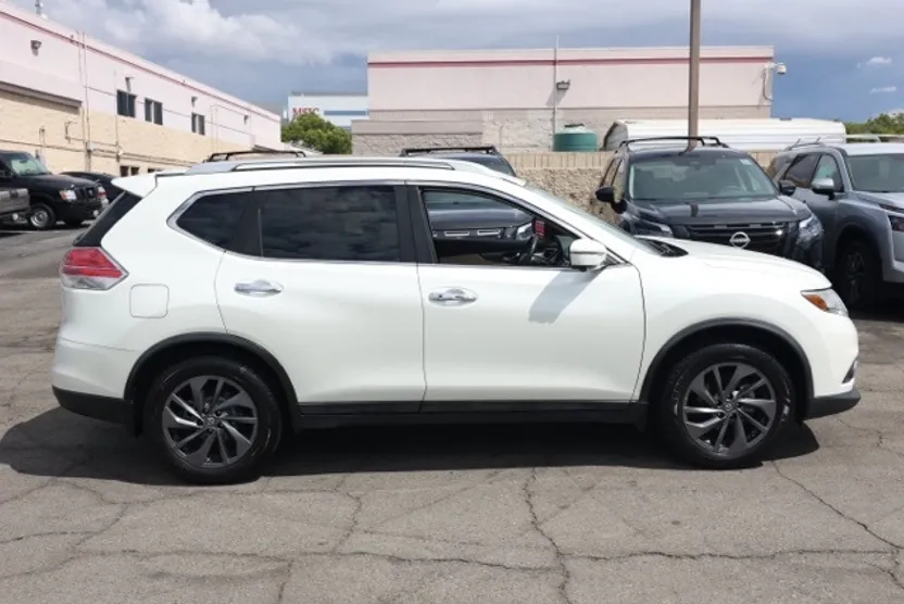 2016 Nissan Rogue SL photo 1