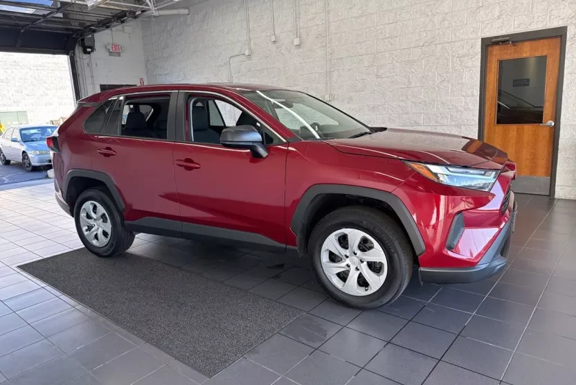 2024 Toyota RAV4 LE photo 1