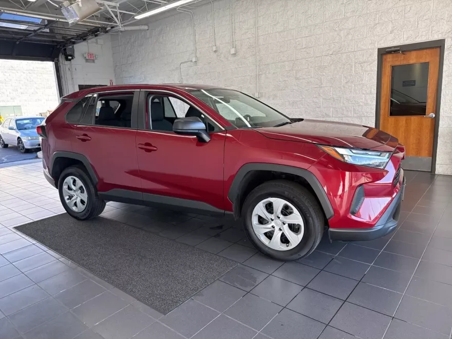 2024 Toyota RAV4 LE photo 1
