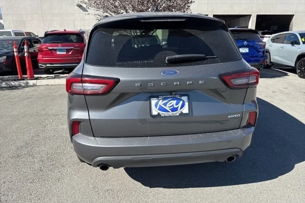 2023 Ford Escape ST-Line photo 1