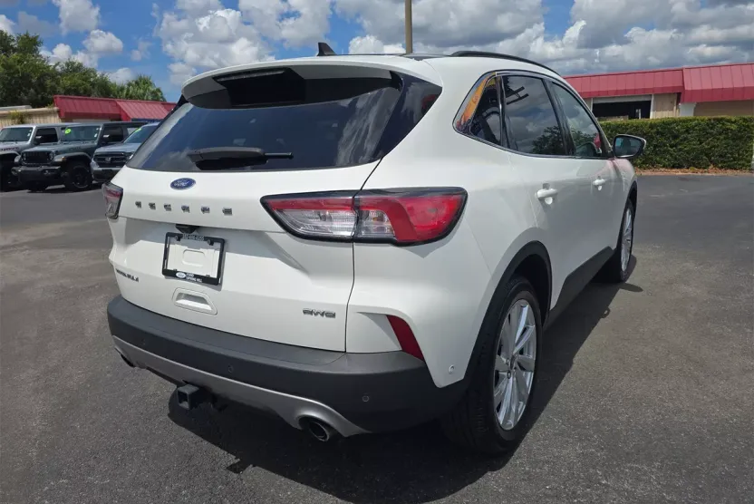 2021 Ford Escape Titanium photo 1