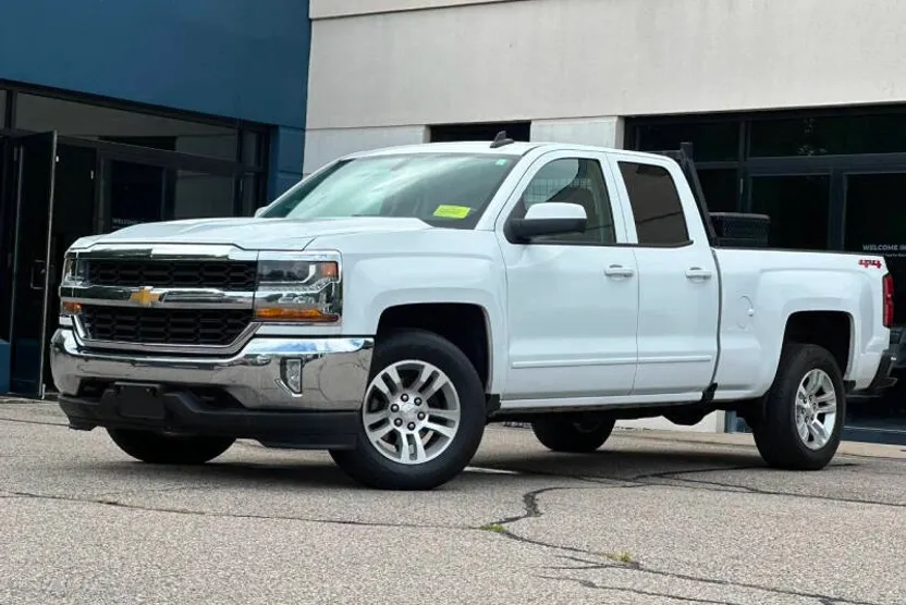 2019 Chevrolet Silverado 1500 LT photo 1