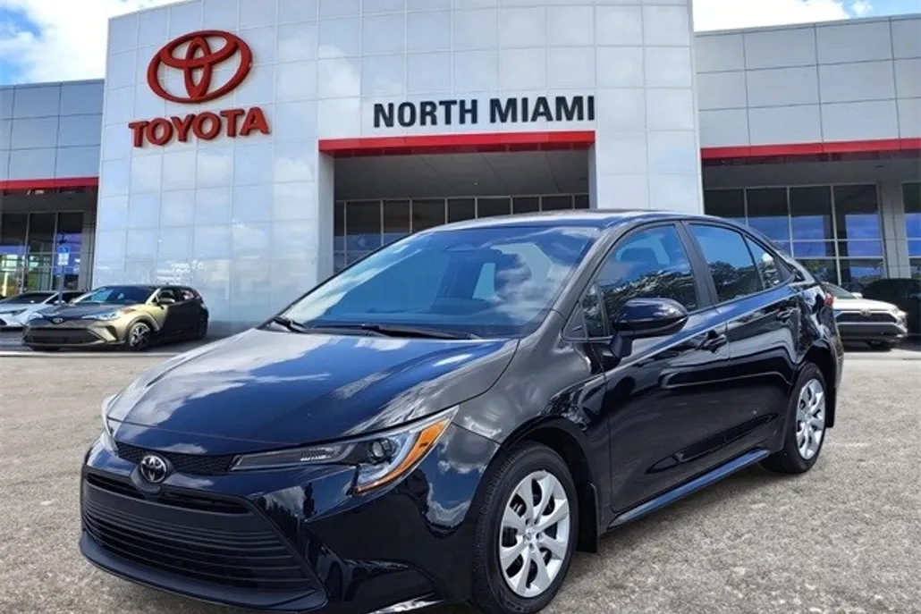 2025 Toyota Corolla LE photo 1