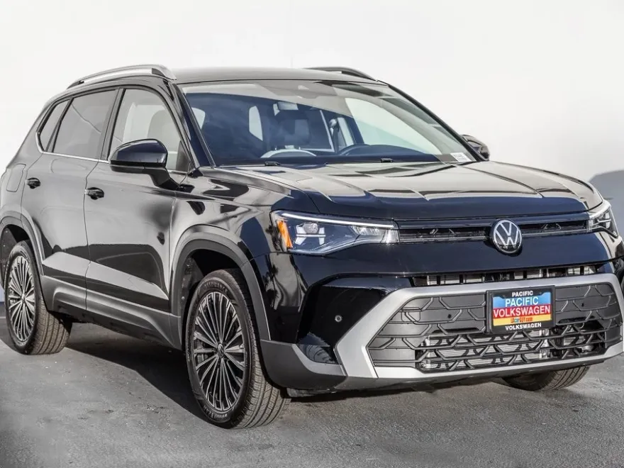 2025 Volkswagen Taos SE photo 1