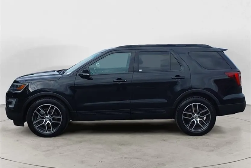2016 Ford Explorer Sport photo 1