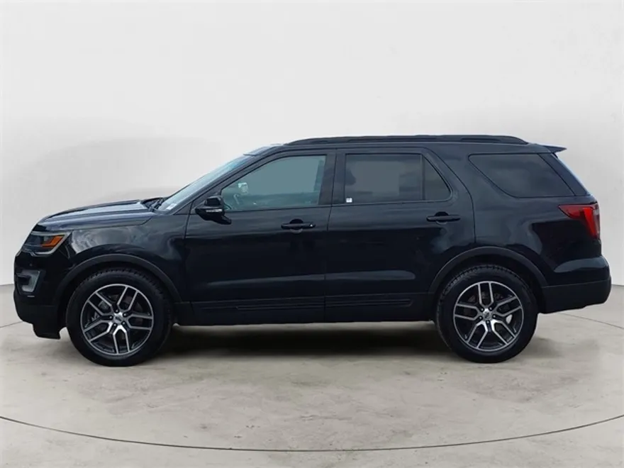 2016 Ford Explorer Sport photo 1