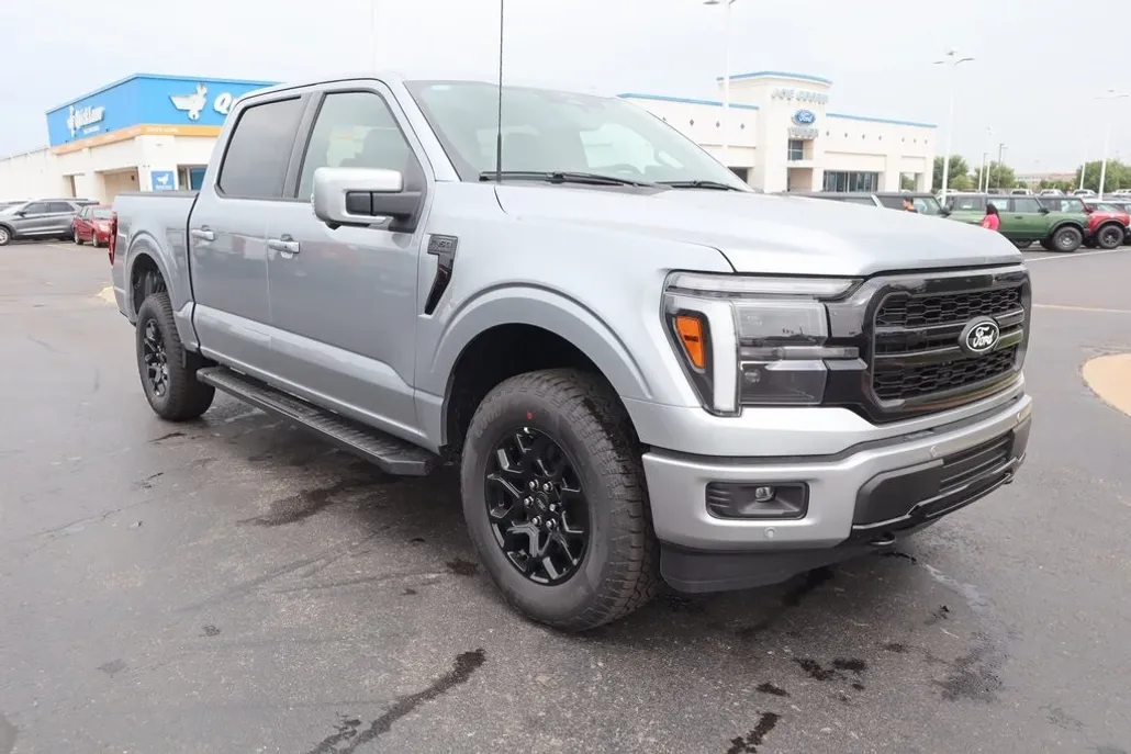 2025 Ford F-150 Lariat photo 1