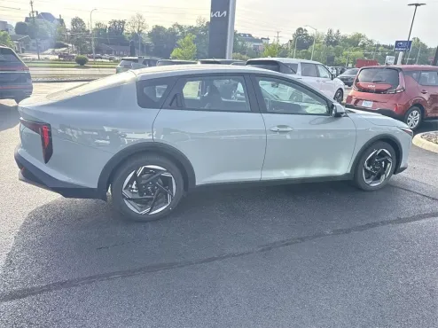 2025 Kia K4 EX photo 4