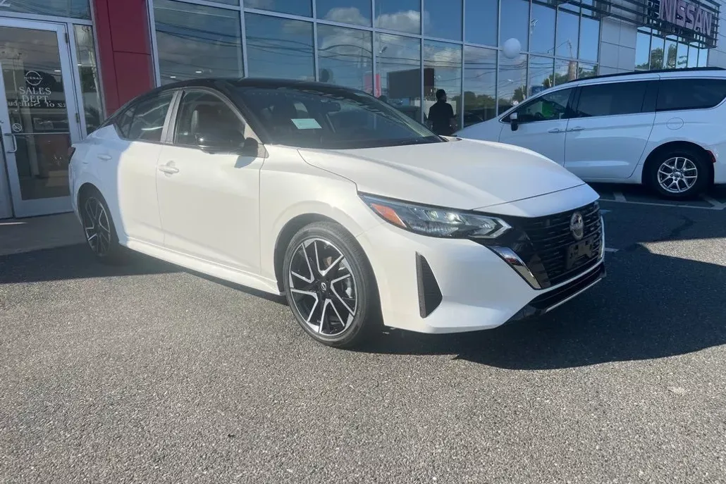 2025 Nissan Sentra SR photo 1