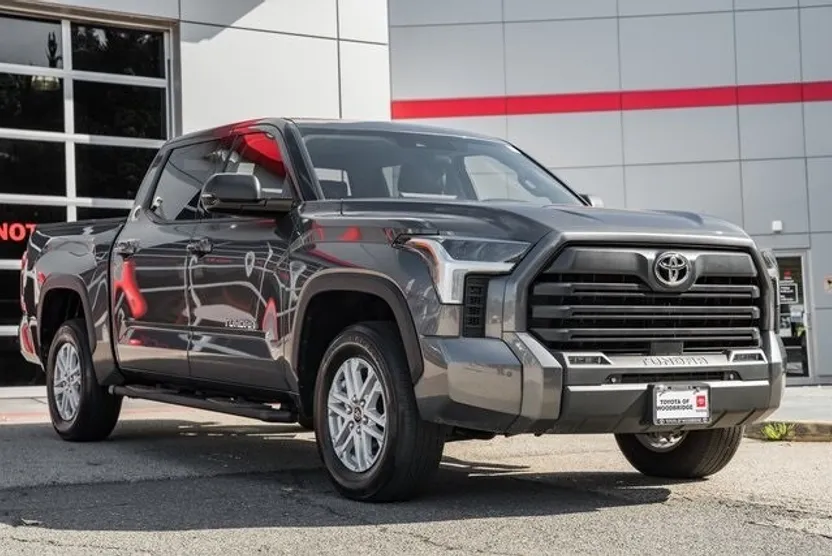 2023 Toyota Tundra SR5 photo 1