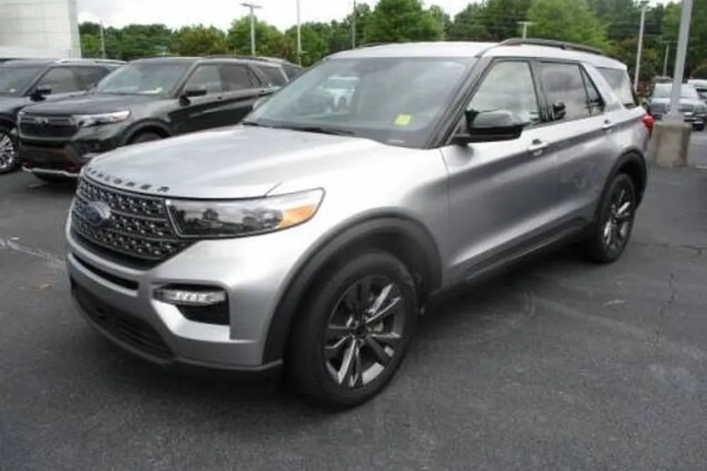 2022 Ford Explorer XLT photo 1