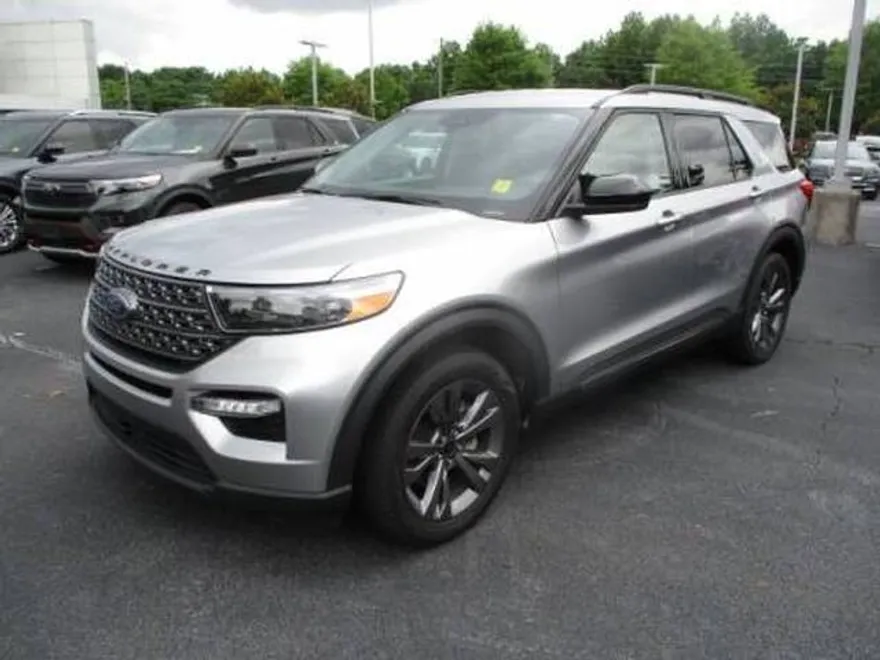 2022 Ford Explorer XLT photo 1