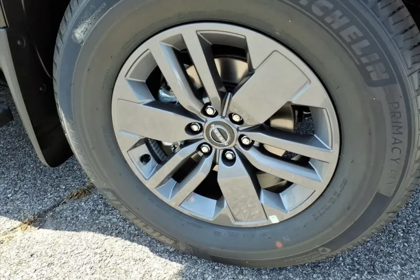2026 Nissan Frontier Crew Cab SV photo 1