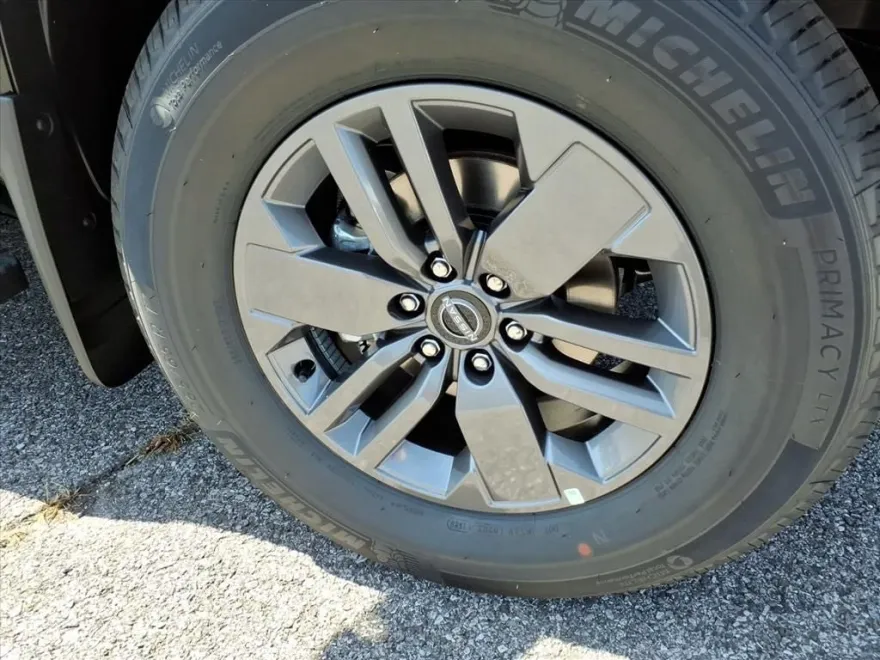 2026 Nissan Frontier Crew Cab SV photo 1