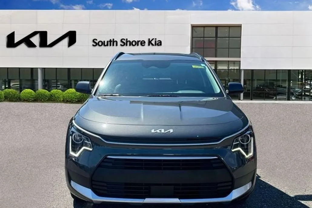 2023 Kia Niro EX photo 1