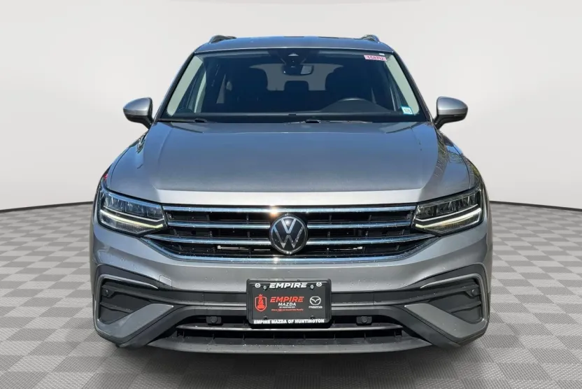 2023 Volkswagen Tiguan SE photo 1
