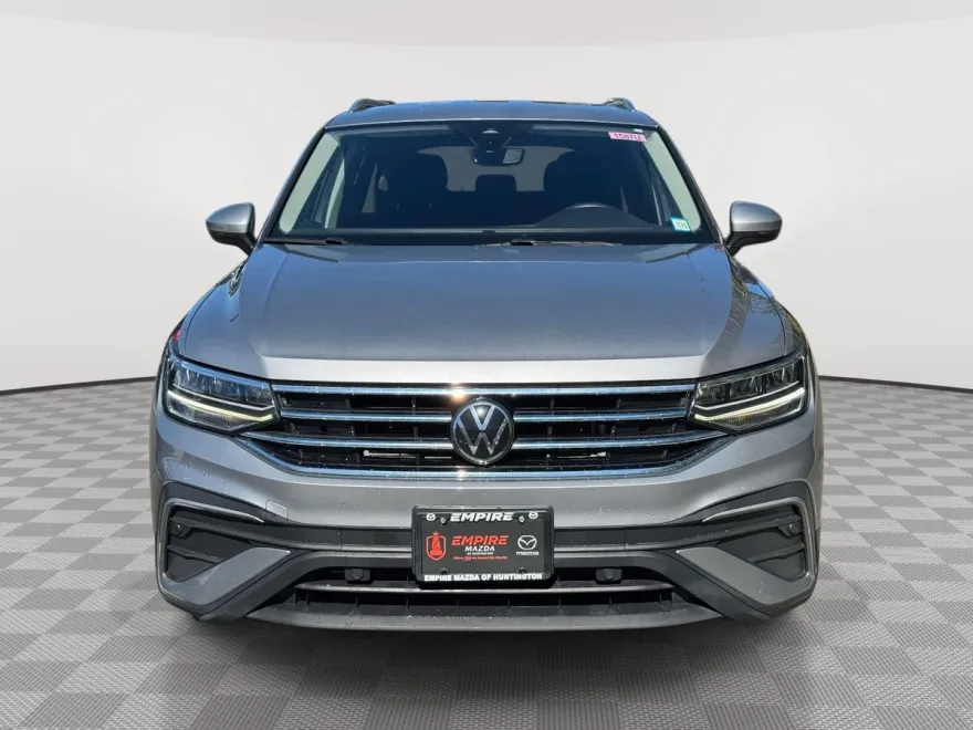 2023 Volkswagen Tiguan SE photo 1
