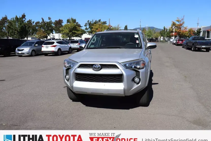 2018 Toyota 4Runner SR5 photo 1