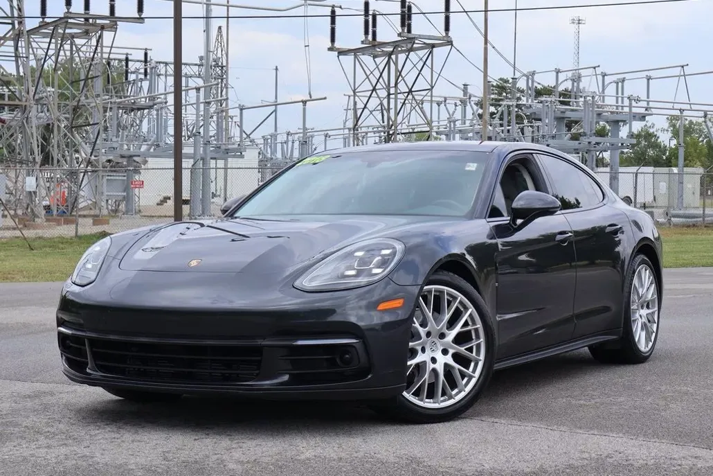 2018 Porsche Panamera 4 photo 1