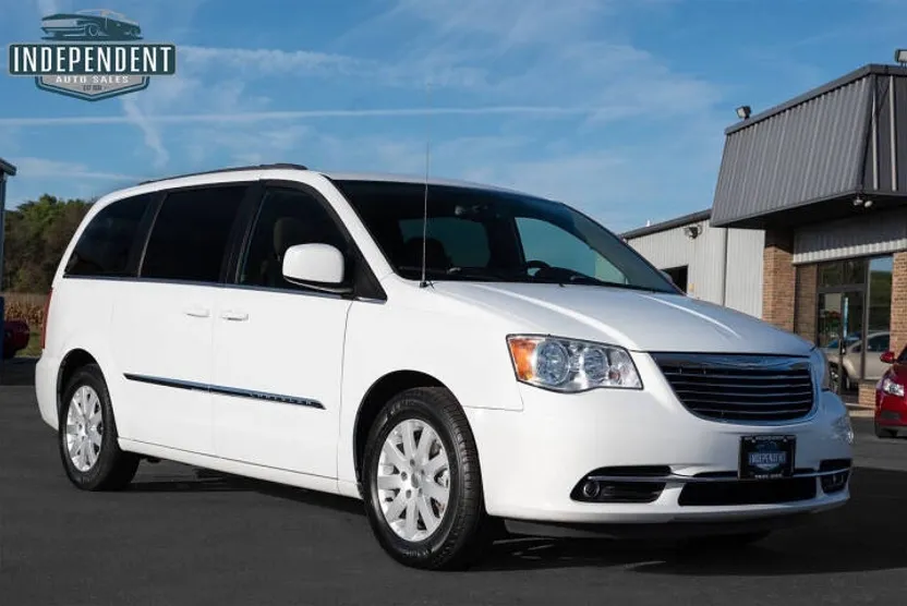 2014 Chrysler Town & Country Touring photo 1