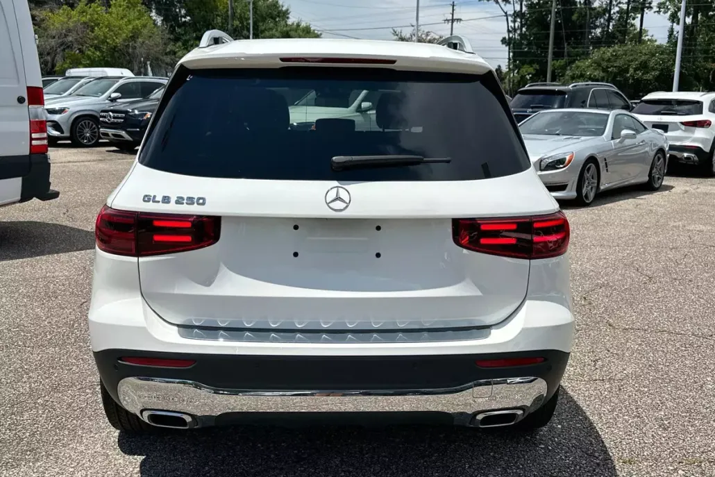 2024 Mercedes Benz GLB 250 photo 1