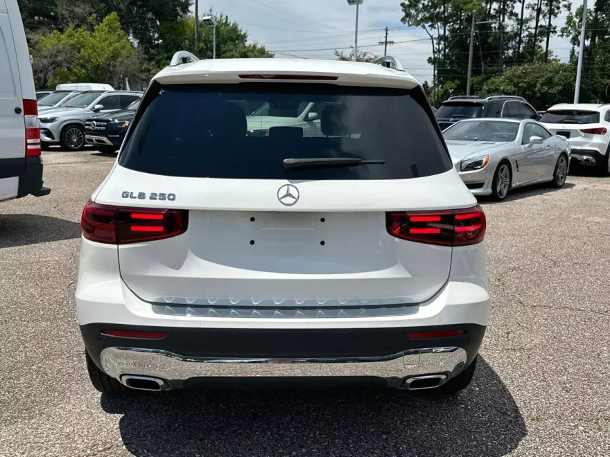 2024 Mercedes Benz GLB 250 photo 1