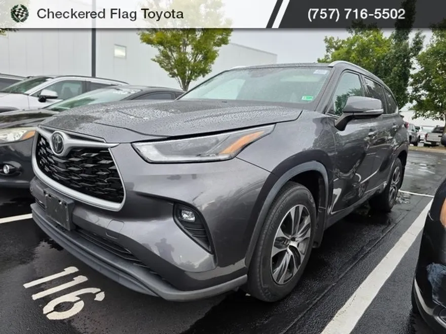 2021 Toyota Highlander XLE photo 1