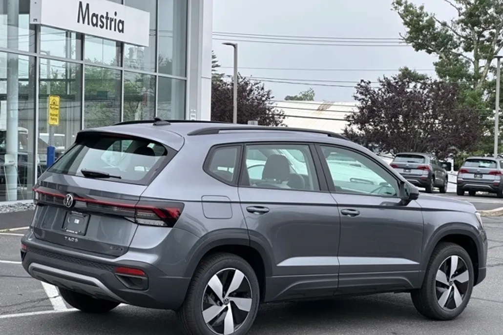 2025 Volkswagen Taos S photo 1