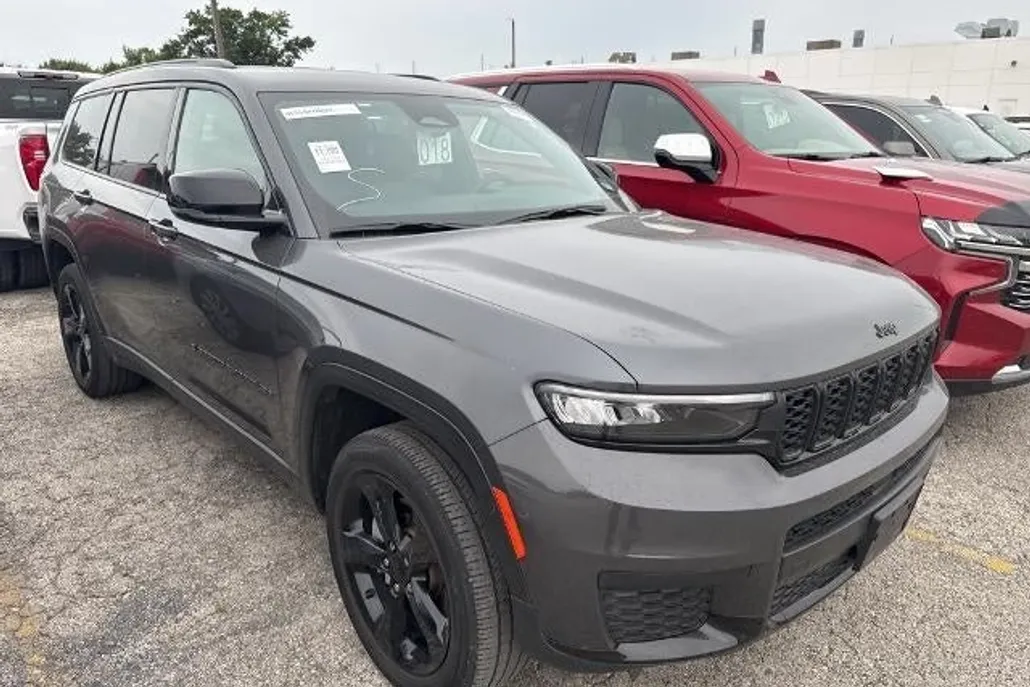 2023 Jeep Grand Cherokee Altitude photo 1