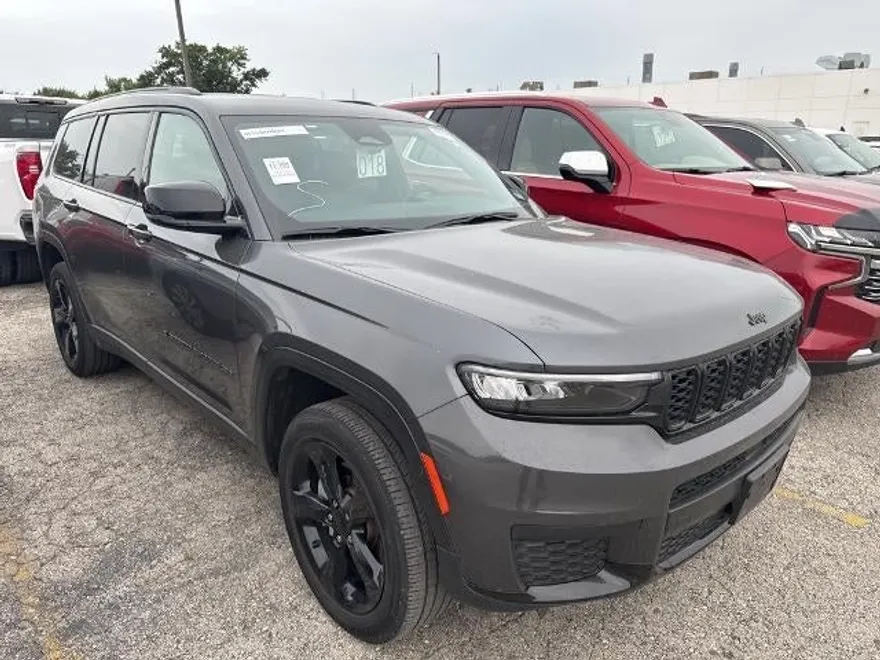 2023 Jeep Grand Cherokee Altitude photo 1