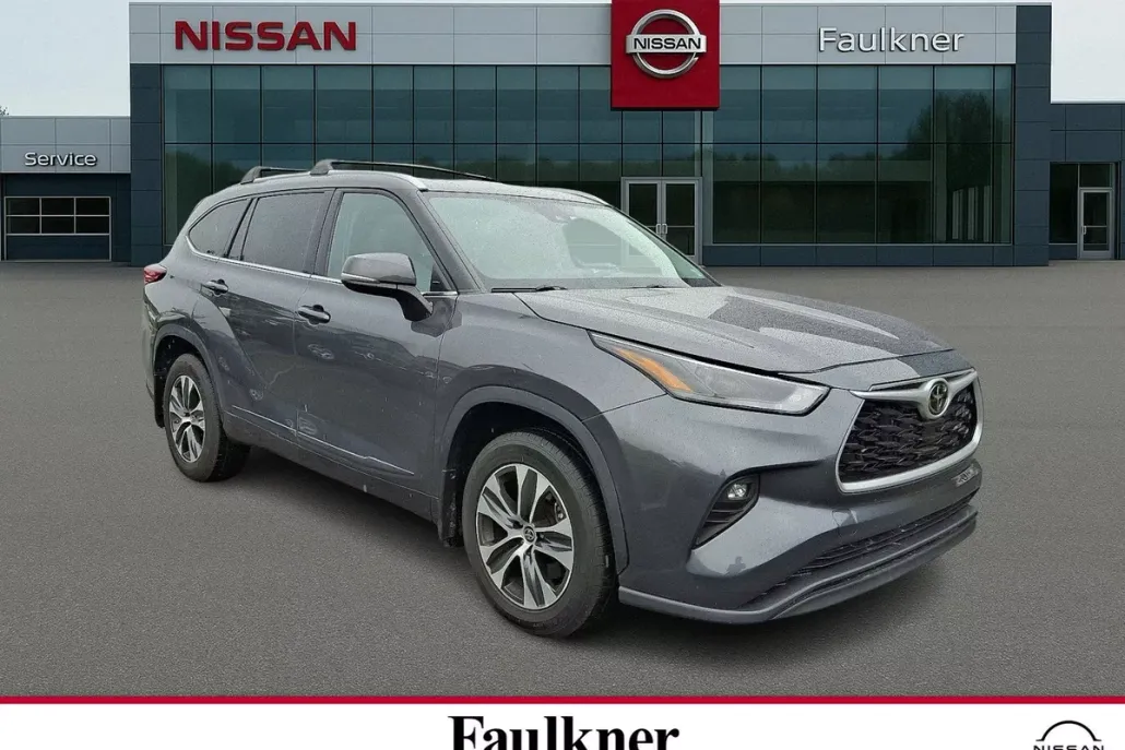 2022 Toyota Highlander XLE photo 1
