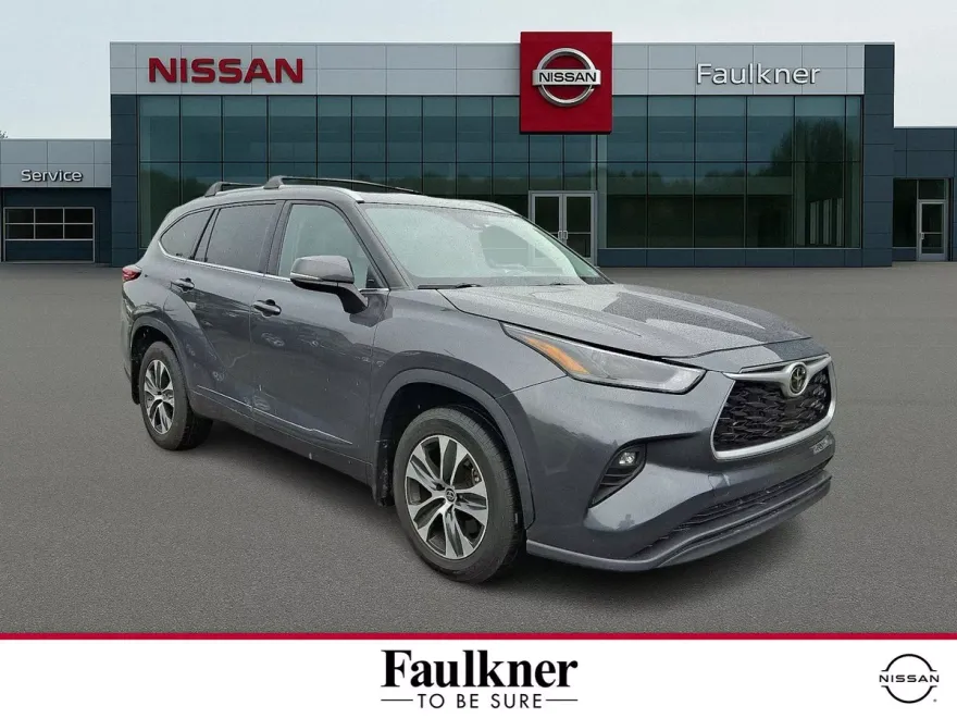 2022 Toyota Highlander XLE photo 1