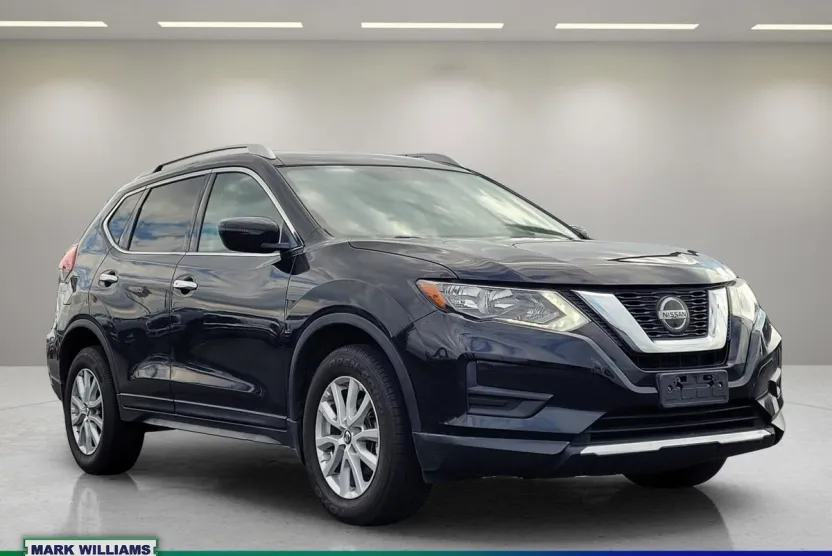 2018 Nissan Rogue SV photo 1