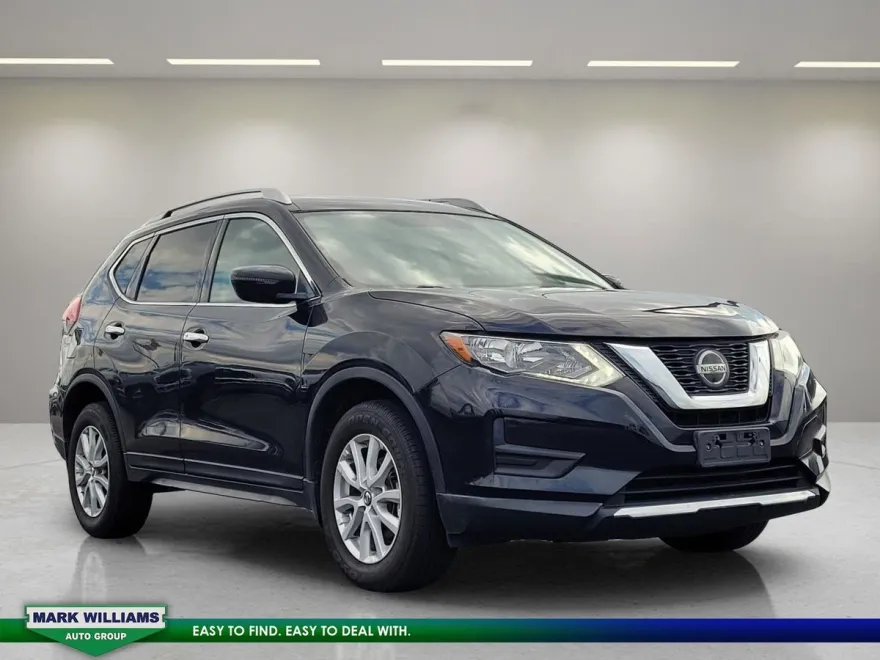 2018 Nissan Rogue SV photo 1