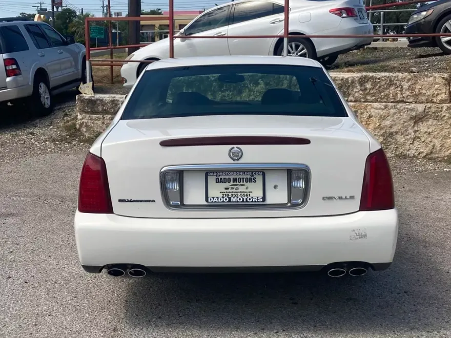 2001 Cadillac DeVille Base photo 1
