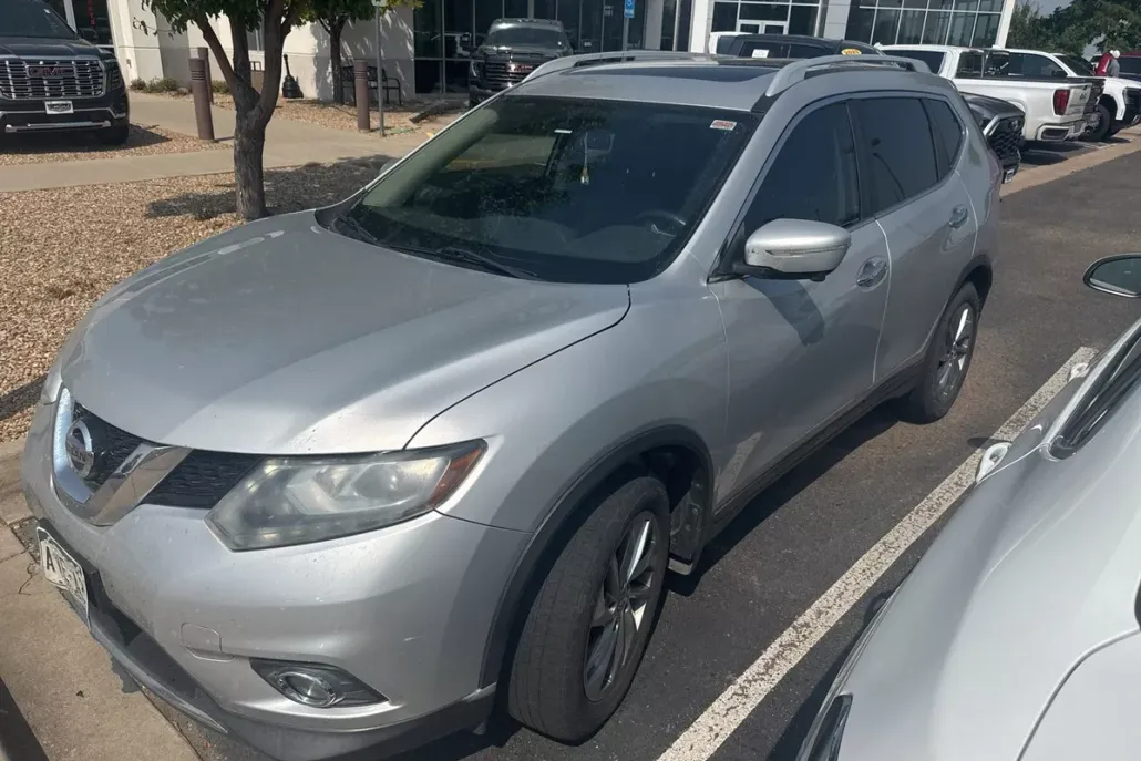 2015 Nissan Rogue SL photo 1