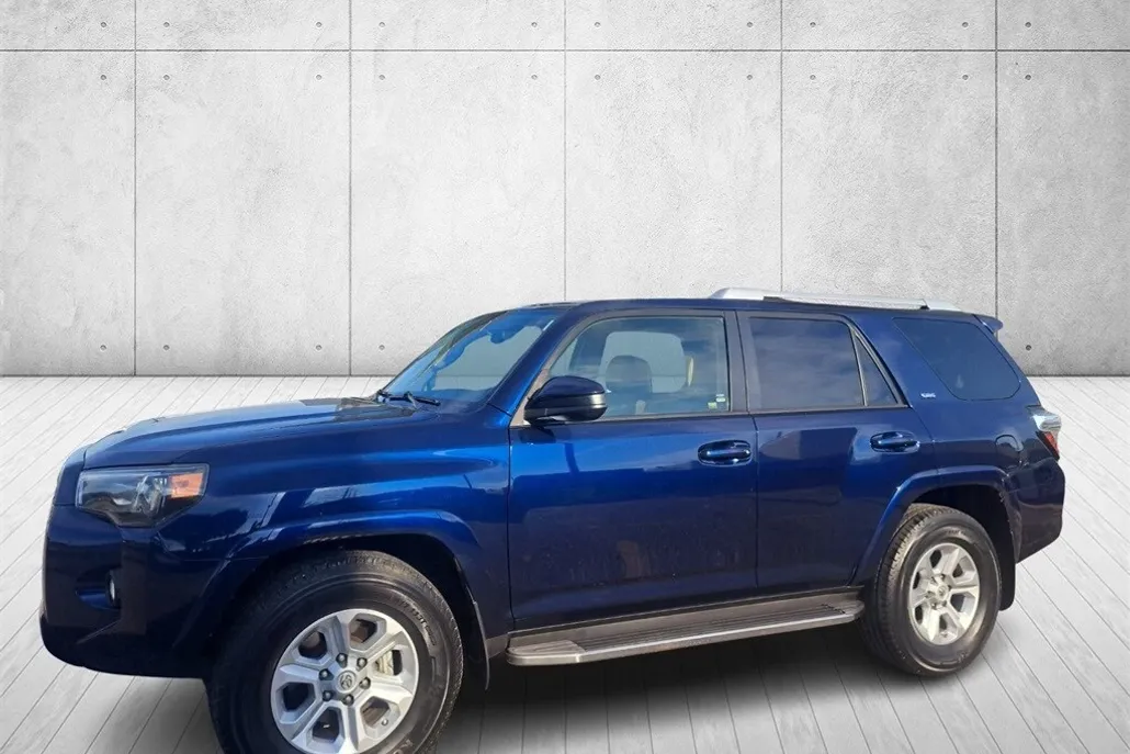 2018 Toyota 4Runner SR5 photo 1