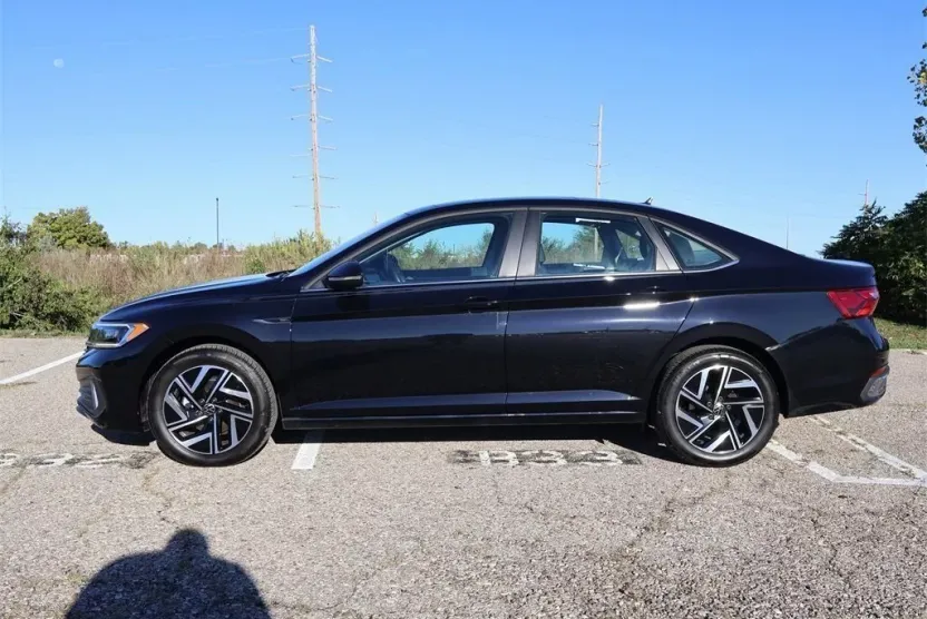 2024 Volkswagen Jetta 1.5T SEL photo 1