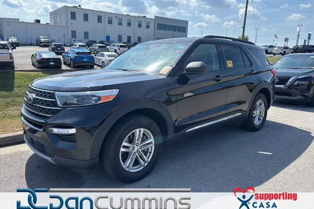2023 Ford Explorer XLT photo 1