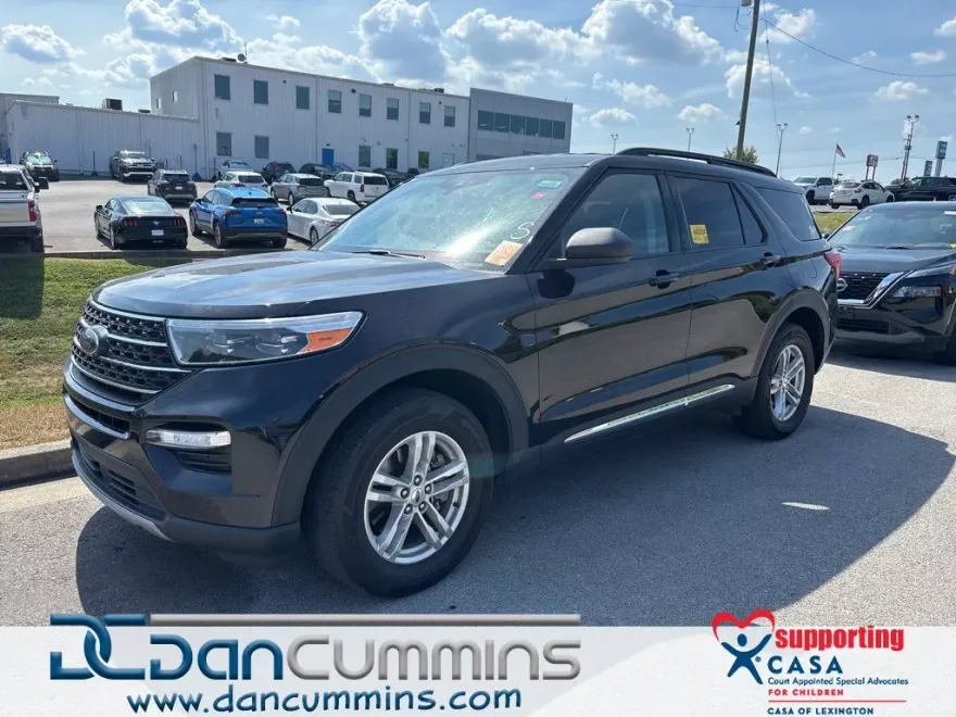 2023 Ford Explorer XLT photo 1