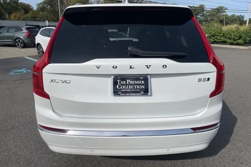 2024 Volvo XC90 B5 Core photo 1