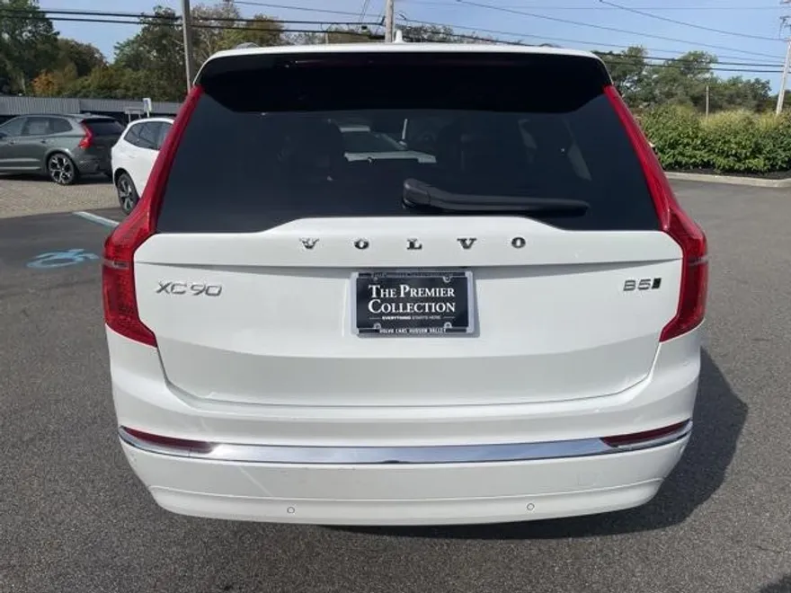 2024 Volvo XC90 B5 Core photo 1